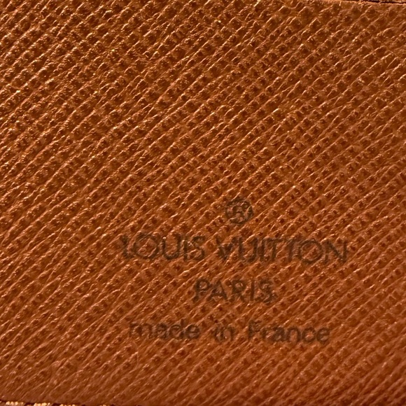 Louis Vuitton Monogram Compact Wallet. Good vintage condition! - Picture 8 of 10
